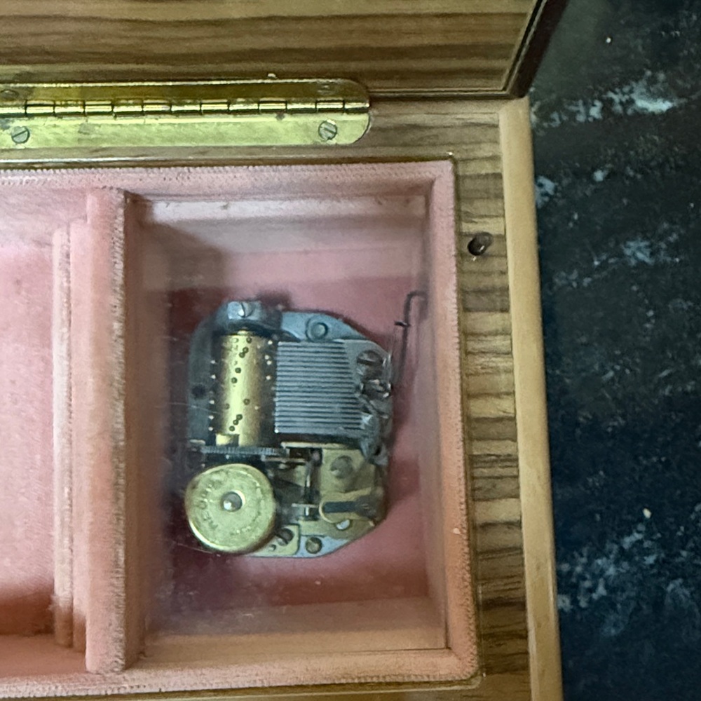 Sorrento vtg Music box Swan Lake - Picture 6 of 12